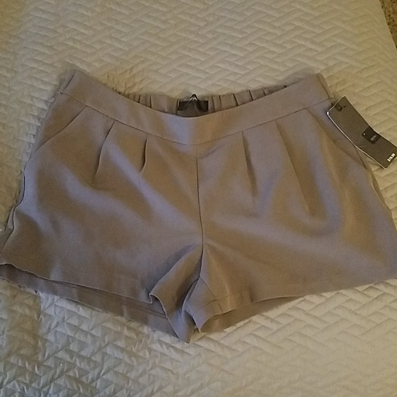 Gray shorts - Picture 1 of 3